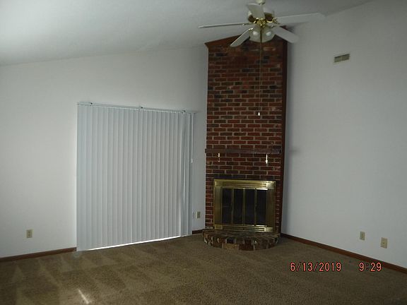 4th image of 200 Rollins Dr APT 15