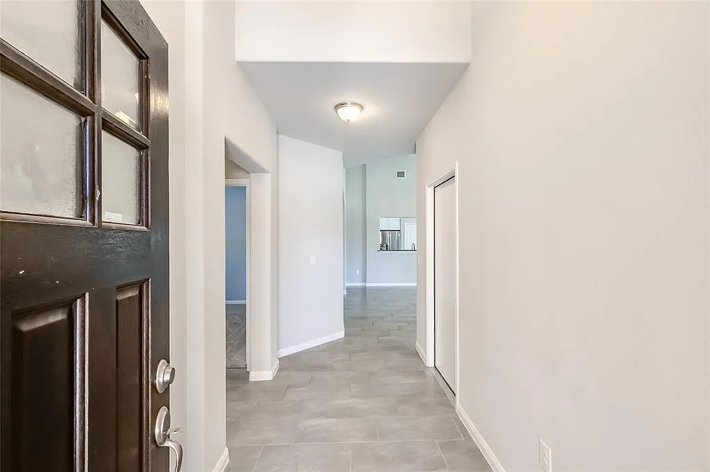 4 bed, 2516 sqft, $2,950 — Photo 4