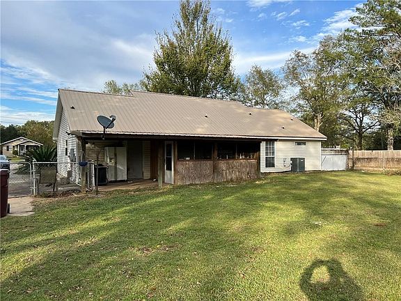 5th image of 261 Woodland Ave