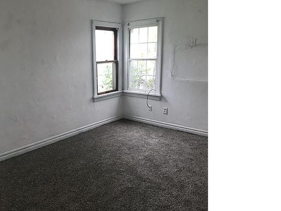 3rd image of 1128 SW Grand Blvd