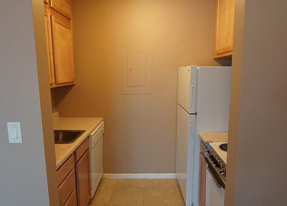 3rd image of 1807 E St #305