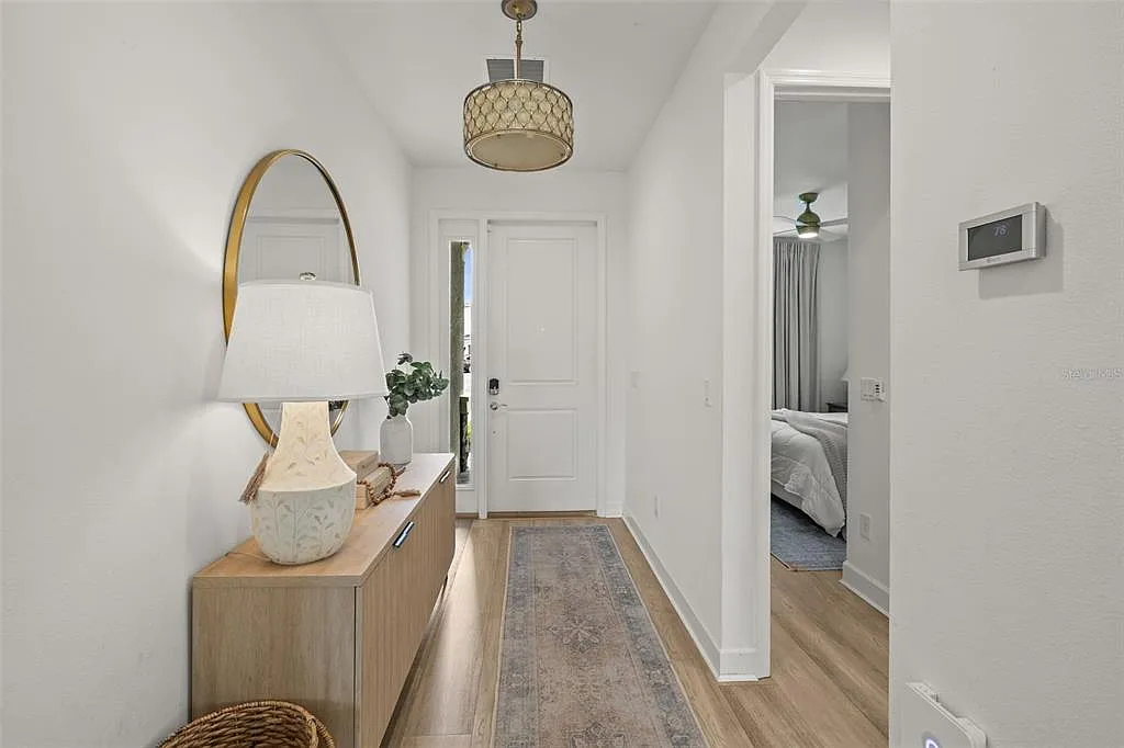 5 bed, 4.0 bath, 2961 sqft, $4,000 — Photo 2
