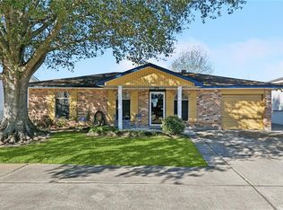 656 Grovewood Dr, Gretna, LA 70056