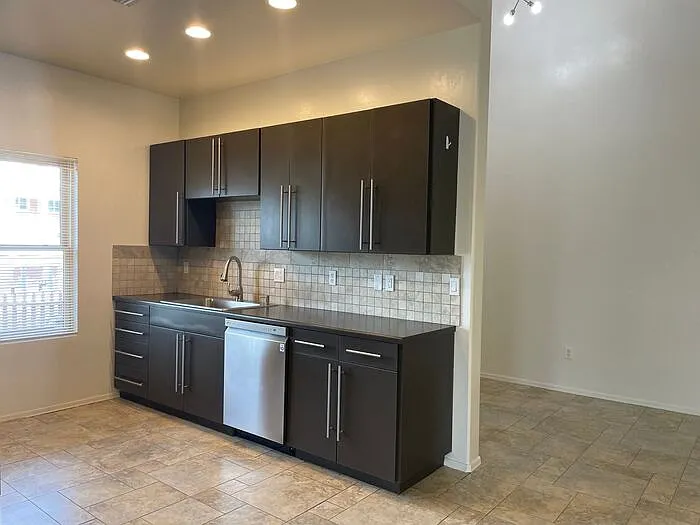 1046 N 4th Ave #2 — Photo 14