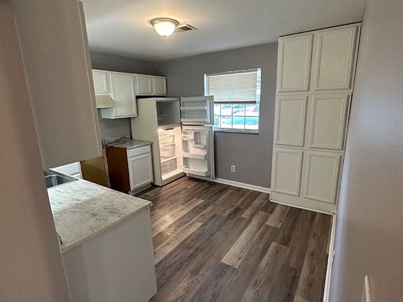 2nd image of 1701 Hutchinson Ave #21