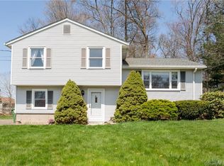 17 Quail Hollow Ln, Bristol, CT 06010