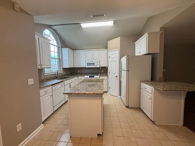 53 Michael Ln — Photo 4