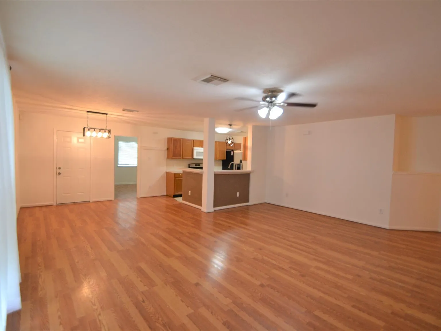 3 bed, 2.0 bath, 1474 sqft, $1,695 — Photo 4