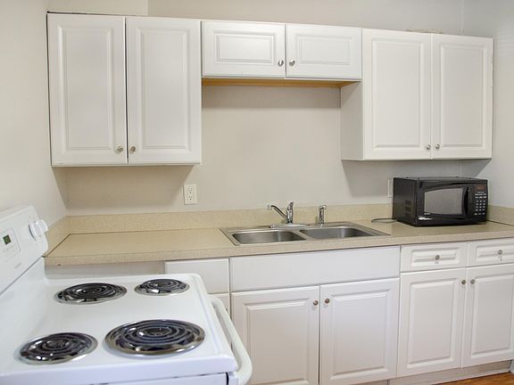 5th image of 2775 Herschel St APT 10