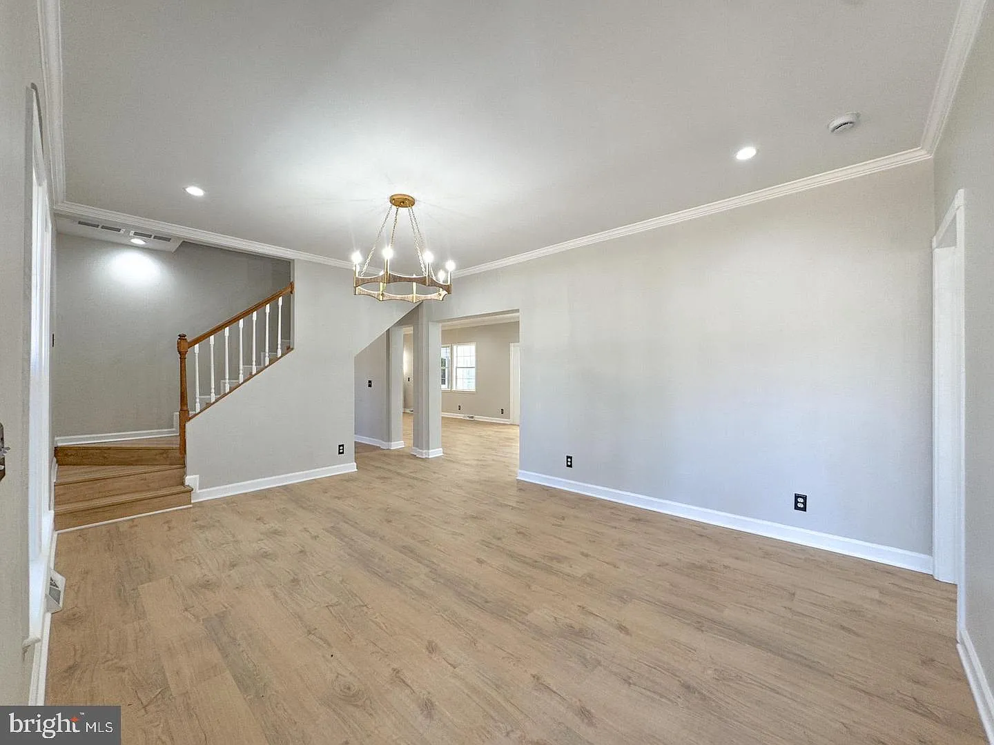 5 bed, 3.0 bath, 2656 sqft, $3,200 — Photo 4