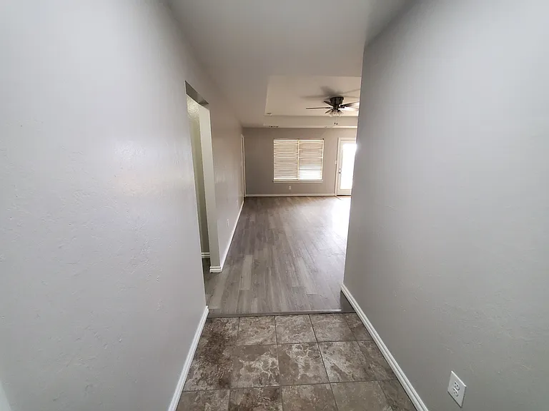 205 NE Angus St — Photo 2