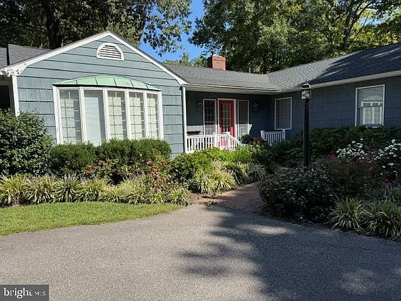 3rd image of 28420 Oaklands Rd