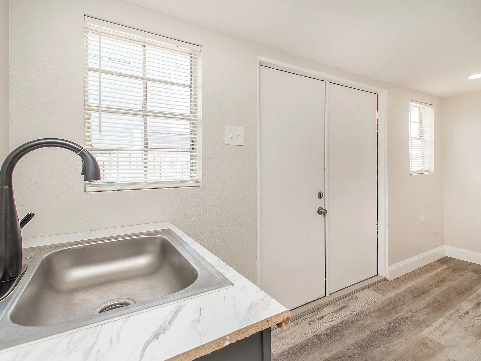 3 bed, 1400 sqft, $1,800 — Photo 4