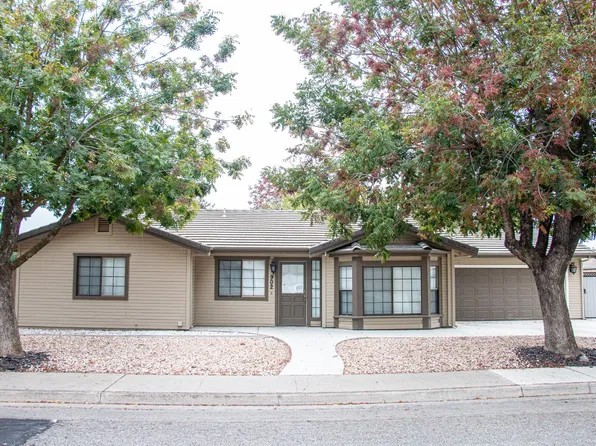902 Mary Jane Ave, Patterson, CA 95363