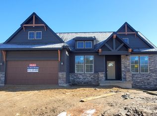 360 Hawkchase Ct NE, Grand Rapids, MI 49525