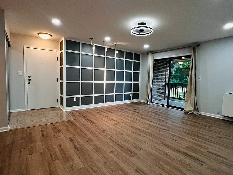 566 Somerset Ln #7 — Photo 3