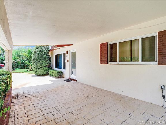 4th image of 4811 NE 15th Way