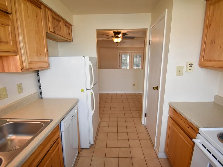 351 W Grape St — Photo 8