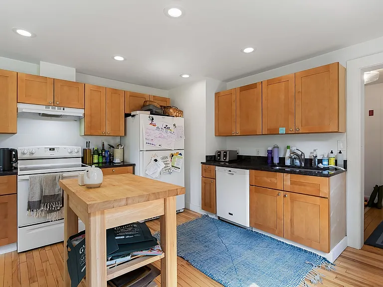 392 Park St #A — Photo 9
