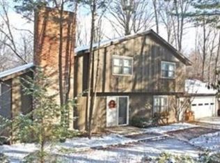 685 Coy Ln, Chagrin Falls, OH 44022