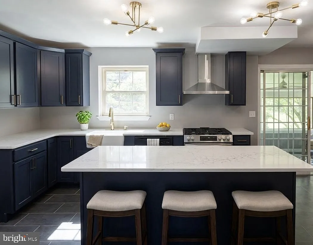 4 bed, 3.5 bath, 3512 sqft, $5,000 — Photo 3