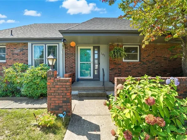 141 Woodbridge Ln, Kansas City, MO 64145