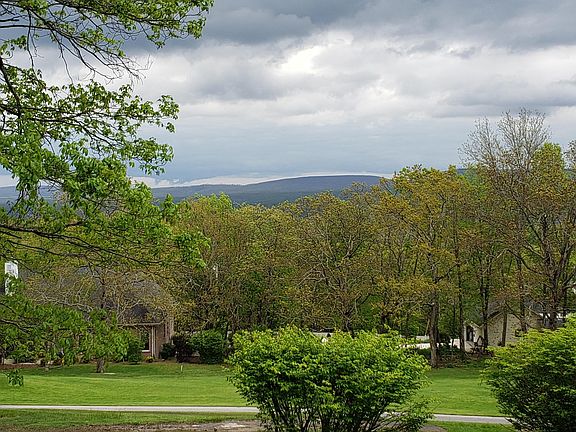 2nd image of 134 Brokenwood Ln
