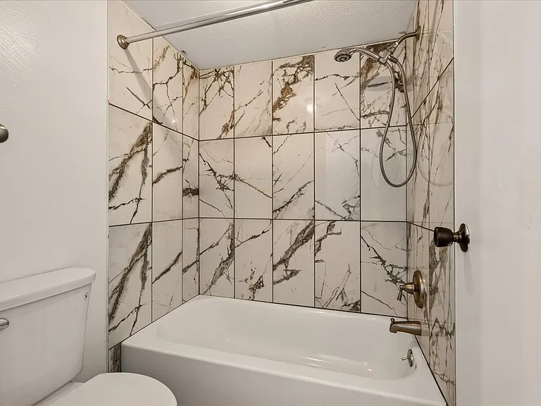 2150 S Vaughn Way #202 — Photo 17