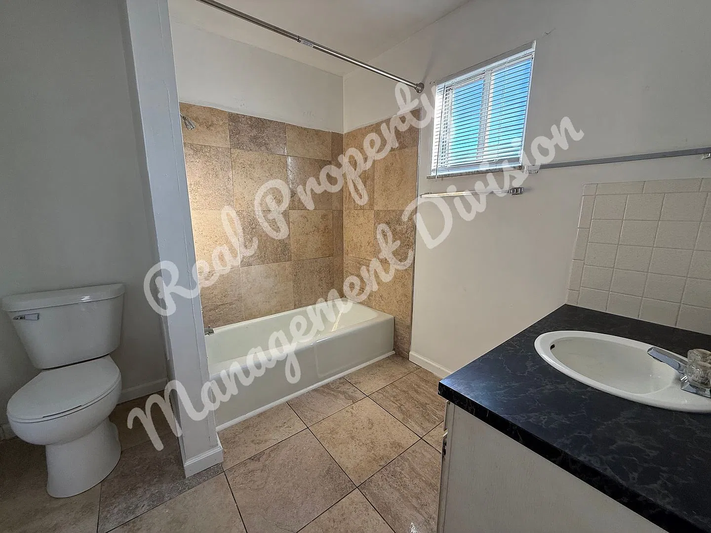 1 Bed / 1 Bath on Walnut Street Water, Trash & Landscaping Included — Photo 2
