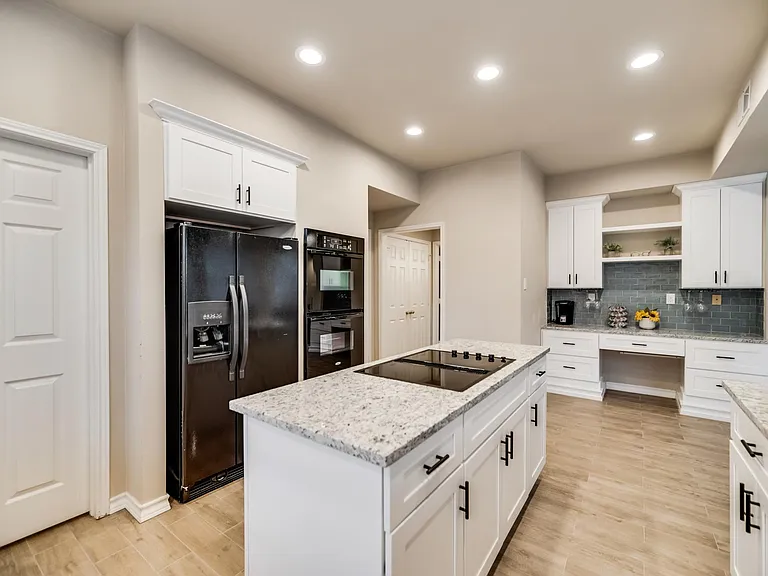600 Post Oak Dr — Photo 22