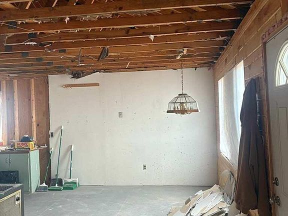 2nd image of 5375 Lakeshore Dr