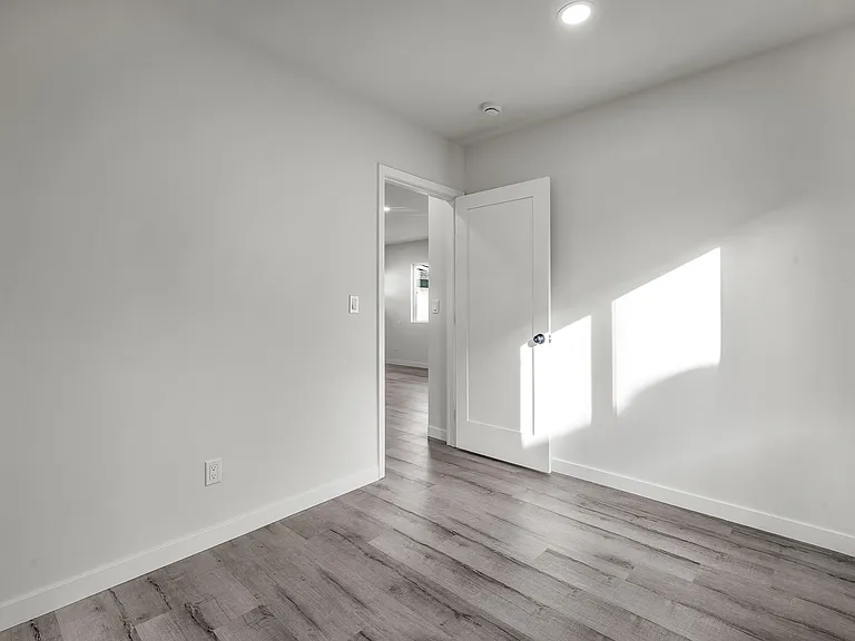 5846 1/2 Denver Ave #A — Photo 6