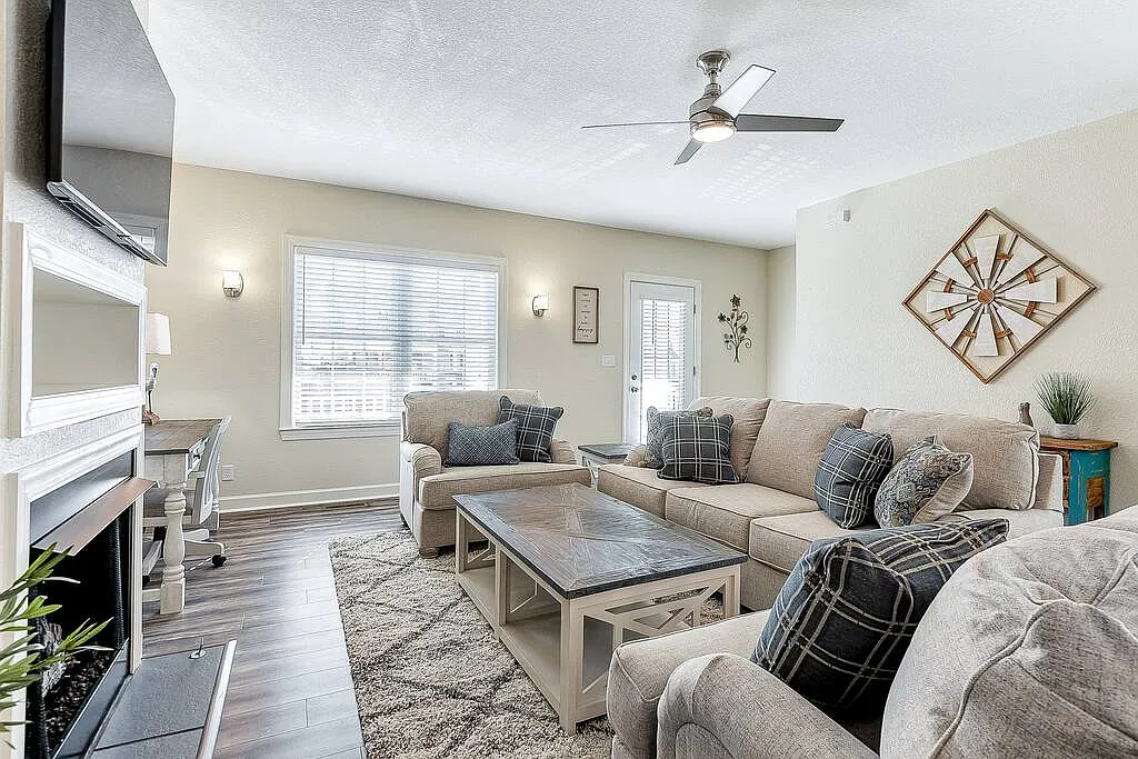 4 bed, 3.5 bath, 2132 sqft, $7,700 — Photo 3