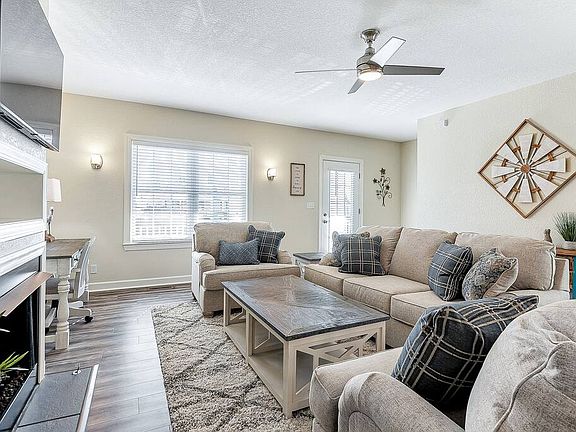 Bright and cozy living room.