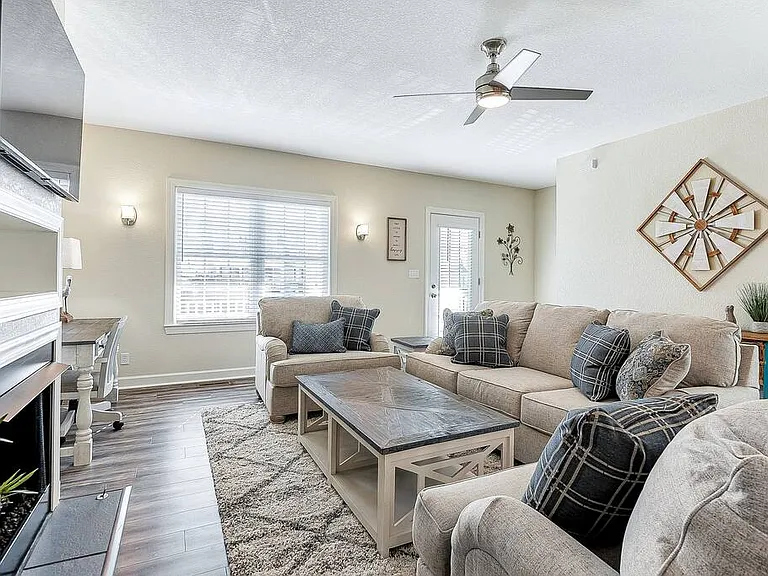 Bright and cozy living room.