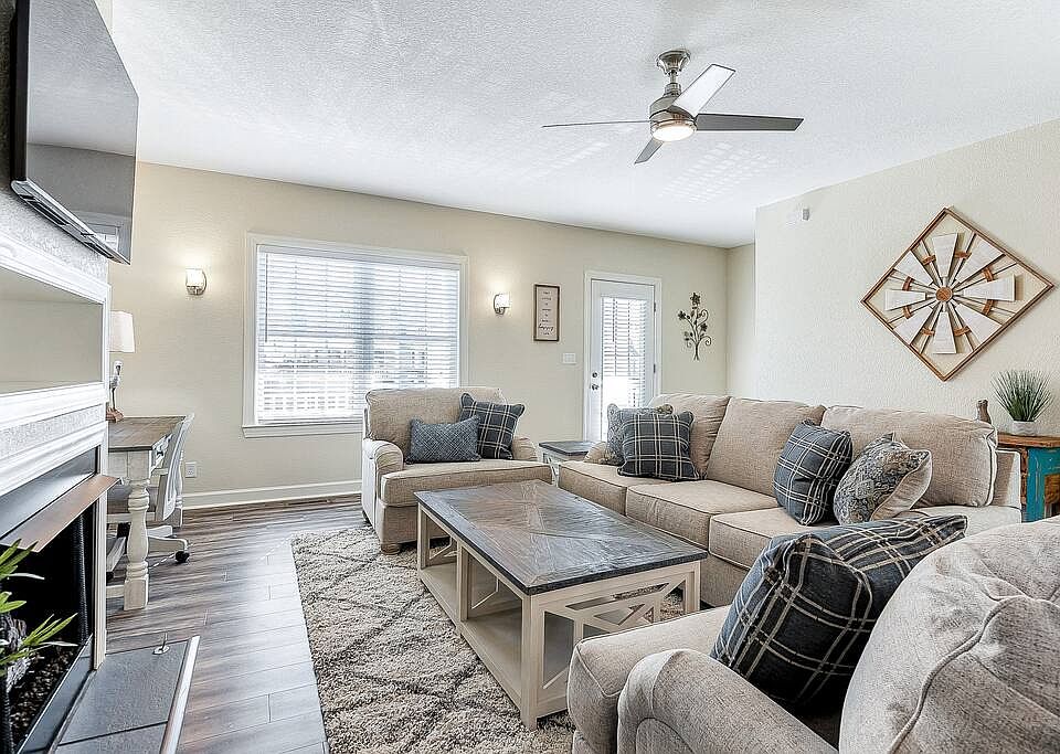 Bright and cozy living room.