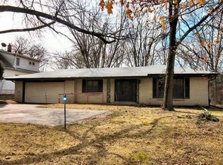 8165 N Port Washington Rd, Fox Pt, WI 53217