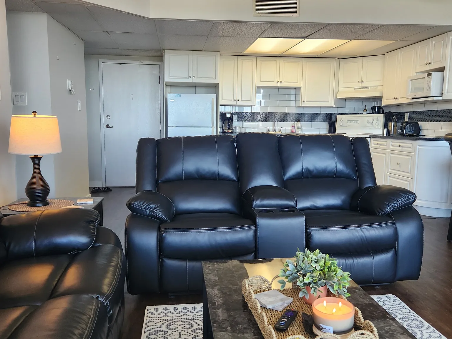 2 bed, 840 sqft, $2,595 — Photo 2