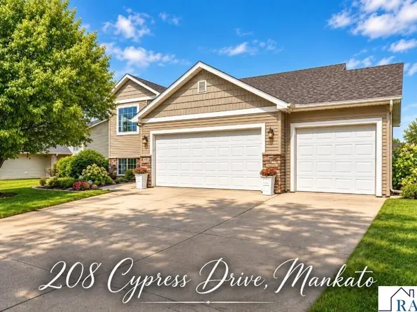 208 Cypress Dr, Mankato, MN 56001