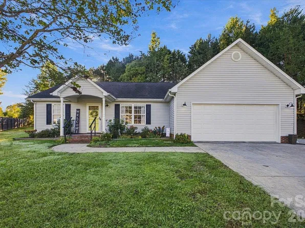 546 Pennyfields Ln, Clover, SC 29710