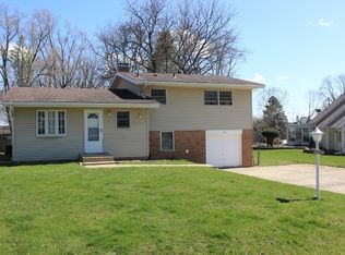 1021 W Windsor Dr, McHenry, IL 60051