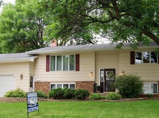 411 21st Ave NE, Aberdeen, SD 57401