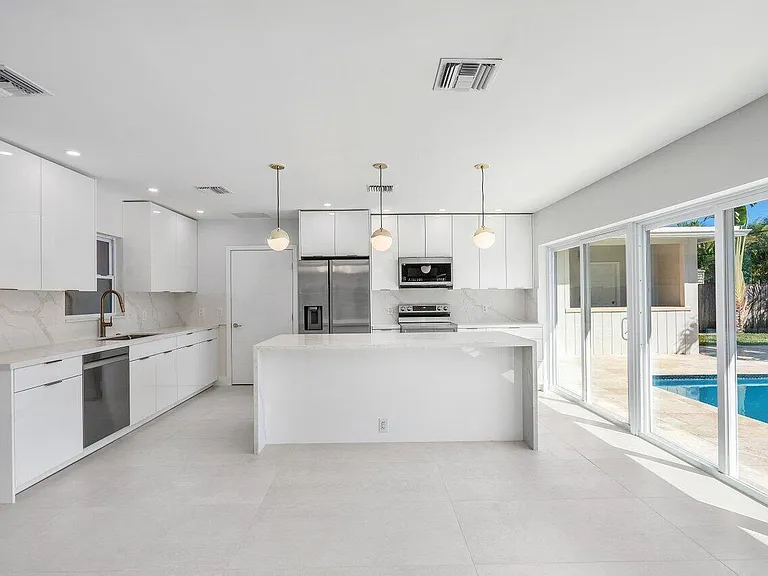 46 SW 9th Ave — Photo 14