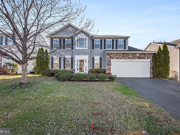 4th image of 35 Fountain Dr