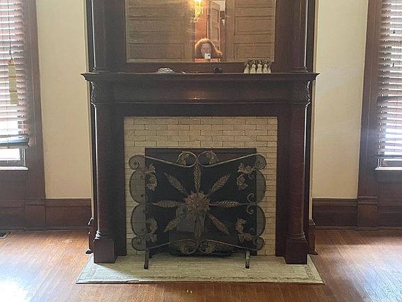 4th image of 11 Jefferson St