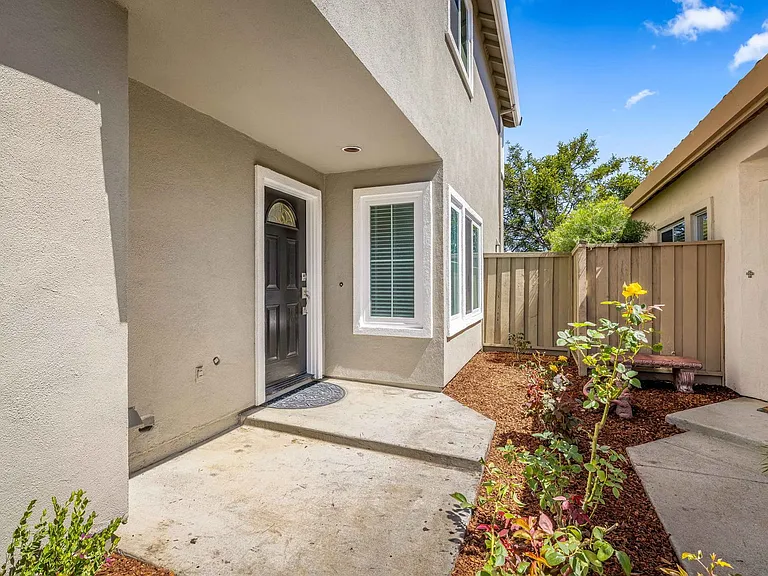 18177 Stonegate Ct — Photo 2