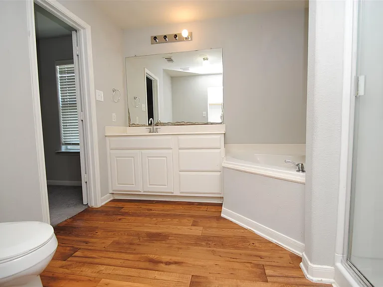 4219 Medina River Loop — Photo 10