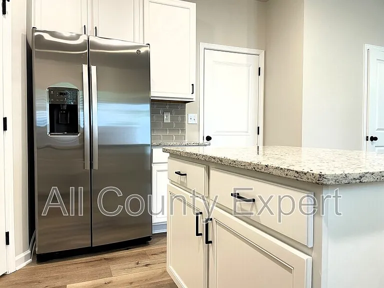 414 Fox Creek Dr — Photo 5
