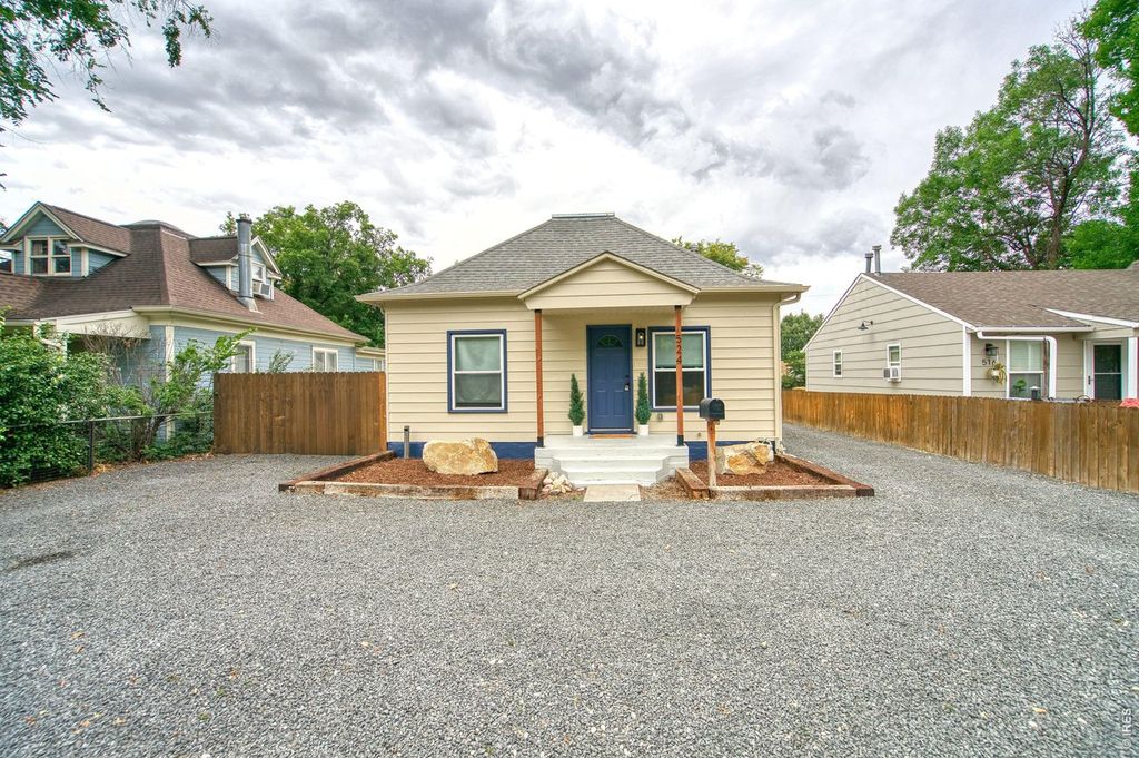 524 E 1st St