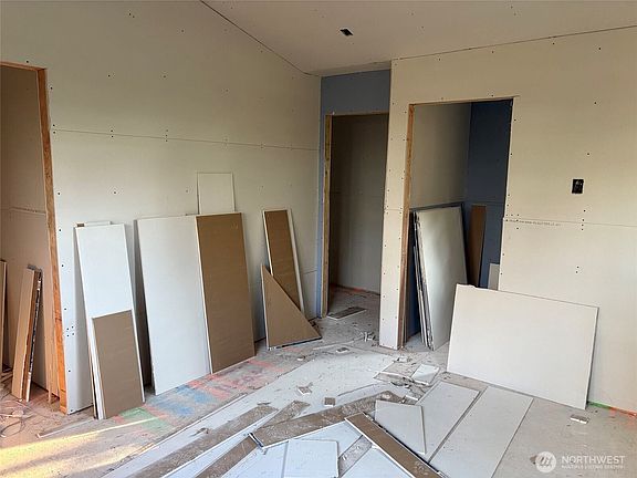 4th image of 4168 Brays Way